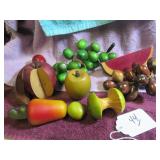 BOX LOT: WOOD FRUIT