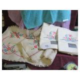 36"L TABLE RUNNER & (2) PILLOW COVERS