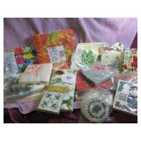 VTG TABLE & COCKTAIL NAPKINS