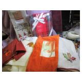 BOX LOT: KITCHEN TOWELS