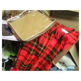 FARIBO STADIUM BLANKET W/ CARRYING CASE