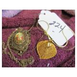 ASPEN LEAF GOLD-TONE PENDANT W/ CHAIN & NECKLACE