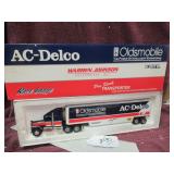1:64-SCALE - ERTL - WARREN JOHNSON TRANSPORTER