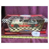 1:18-SCALE - 1992 - DIE CAST - DARREL WALTRIP