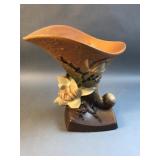 Roseville Pottery Magnolia cornucopia 185 -