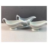 (3) gravy boats