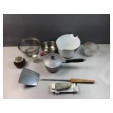 Kitchen lot features aluminum pan