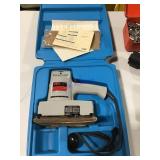 Skil sander in case with papers Skil sander in case with papers