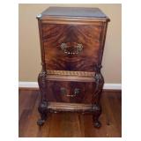 Nightstand matches lot 112