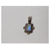 925 Sterl Moonstone Square Pendant