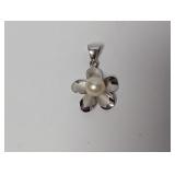 .925 Sterl Pearl Flower Pendant