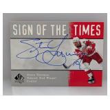 2001 UD SP Authentic Steve Yzerman Auto SY