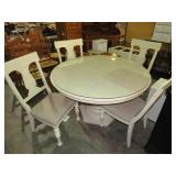 PAINTED AMER. DREW ROUND PEDESTAL TABLE & CHAIRS