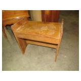 SMALL OAK WOOD BENCH