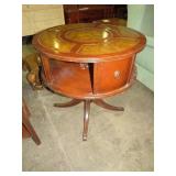 MAHOGANY LEATHER TOP ROUND DUNN PHFYE CENTER TABLE