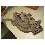 CAST IRON WOOD HANDLE CORN SHELLER