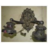 VINTAGE METAL LION HEAD WALL MOUNTED LIGHT