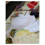 BOX OF ASSORTED LINEN ITEMS