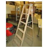 6 FT WOOD STEP LADDER