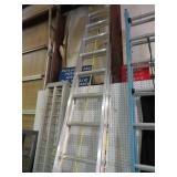 WERNER ALUM. 24FT EXTENSION LADDER W/LEVELER