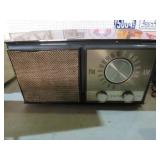 VINTAGE ZENITH AM RADIO