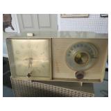 VINTAGE GE AM CLOCK RADIO