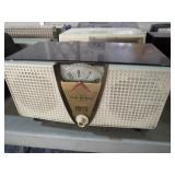 VINTAGE PHILCO AM RADIO (WHITE)