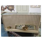VINTAGE TRANSITONE AM RADIO
