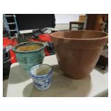 3 CERAMIC PLANTERS VARIOUS SIZES