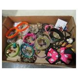 COLLECTION OF ESTATE COSTUME JEWLERY