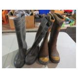 2 PAIR OF RUBBER WORK BOOTS SIZE 10/11