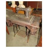 WHEELER & WILSON ANTIQUE SEWING MACHINE