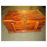 CEDAR LIFT TOP TRUNK / CEDAR LINED