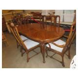 DREXEL CLAW FOOTED DINING TABLE W/6 PADDED CHAIRS