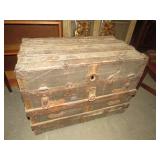 ANTIQUE LIFT TOP TRUNK W/ NO TRAY