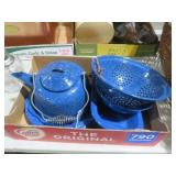 LOT OF BLUE GRANITEWARE