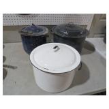 (3) GRANITEWARE POTS W/LIDS