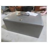 VINTAGE METAL CASH BOX W/KEY