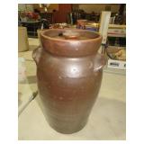 2 GAL BROWN CROCK W/ LID NO CRACKS