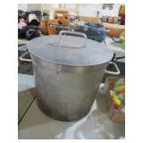 STAINLESS STEEL POT W/LID