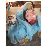 ASSORTMENT OF HALLOWEEN ITEMS