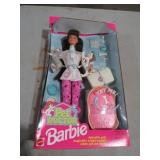 COLLECTOR BARBIE PET DOCTOR