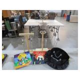 COLLECTION OF HALLOWEEN ITEMS