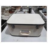 VINTAGE SUITCASE