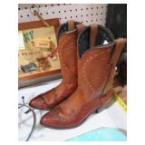 PAIR OF WESTERN BOOTS SIZE 12D