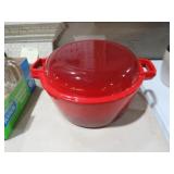 PORCELAIN OVER CAST IRON POT WITH LID