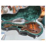 VTG SUPERIOR MANDOLIN W/ CASE