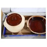 VTG WATT INSIDE GLAZED BEAN POT & HULL OVEN DISH