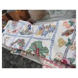 FULL SZ SCALLOPED EDGE APPLIQUE QUILT