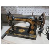 VINTAGE SINGER SEWING MACHINE